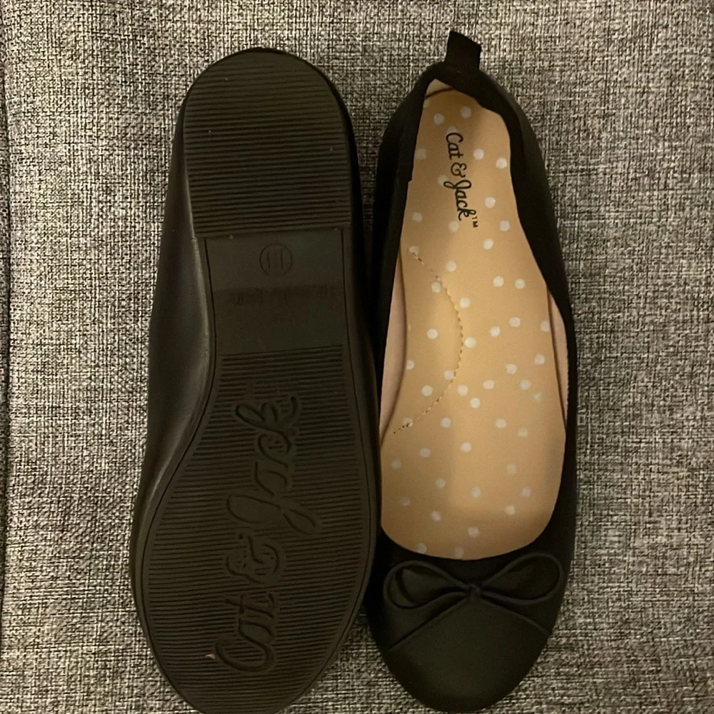 Perfect condition Cat and Jack ballet flats size 13